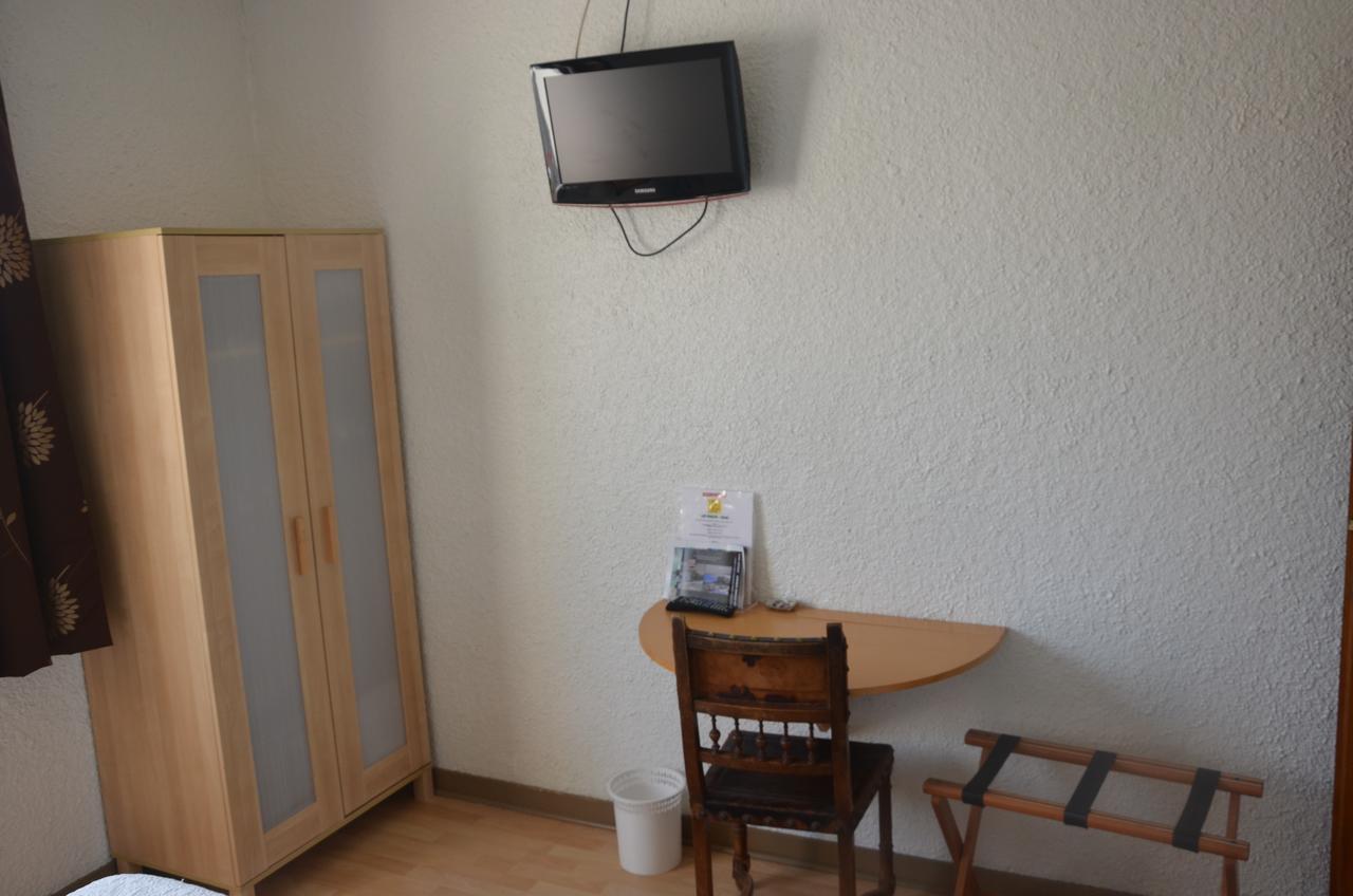 Hotel Le Week-End Plouider Bagian luar foto