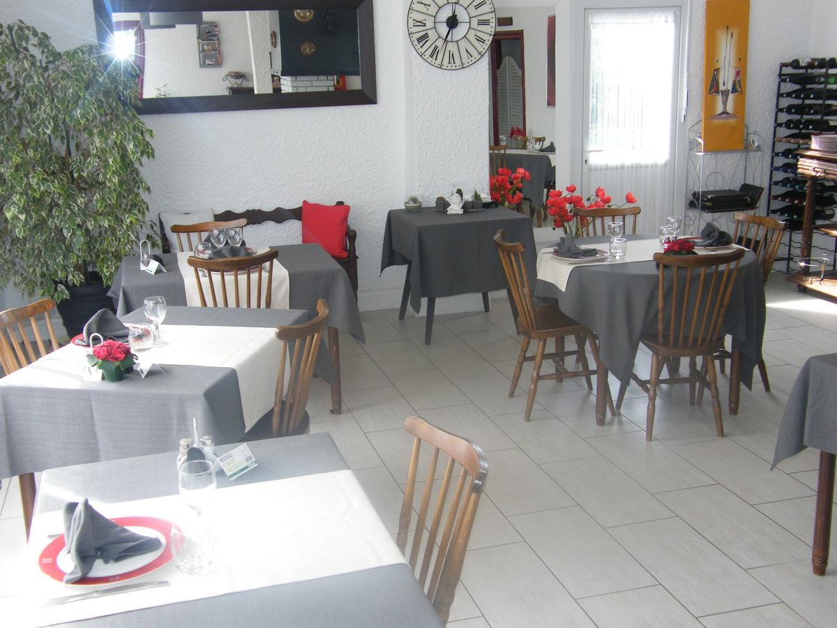 Hotel Le Week-End Plouider Bagian luar foto