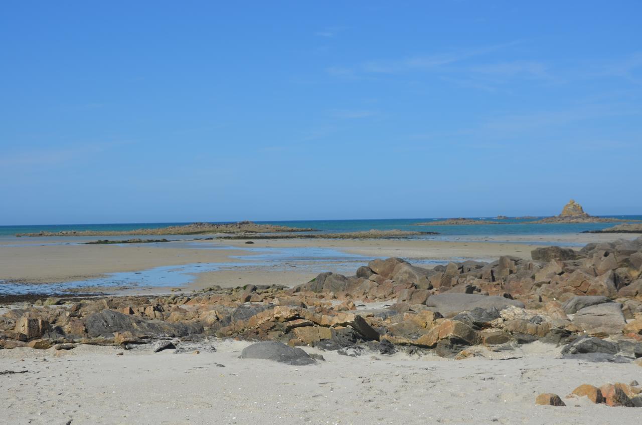 Hotel Le Week-End Plouider Bagian luar foto