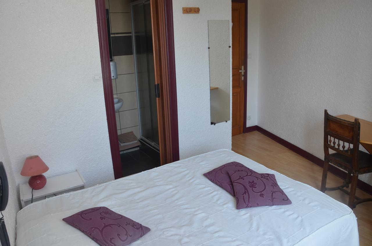 Hotel Le Week-End Plouider Bagian luar foto