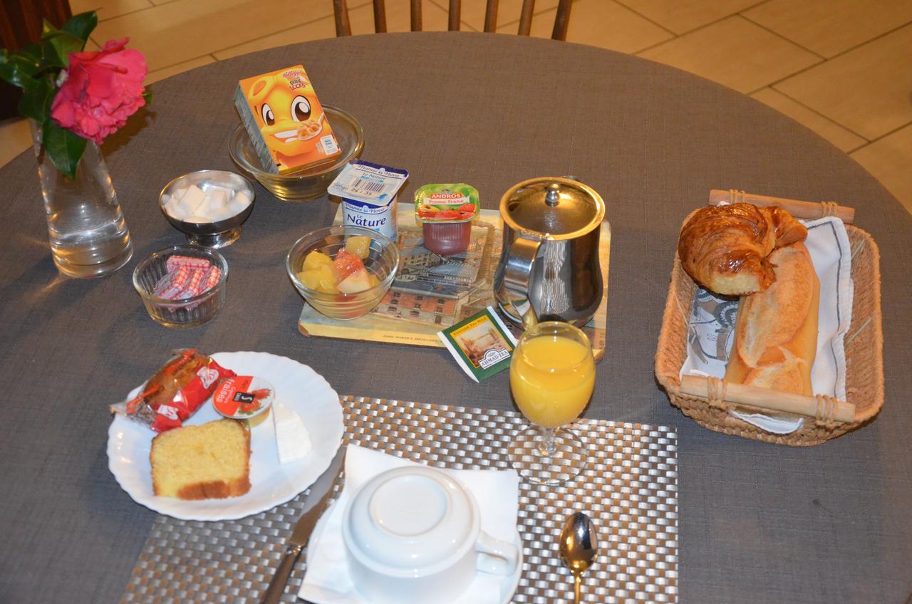 Hotel Le Week-End Plouider Bagian luar foto