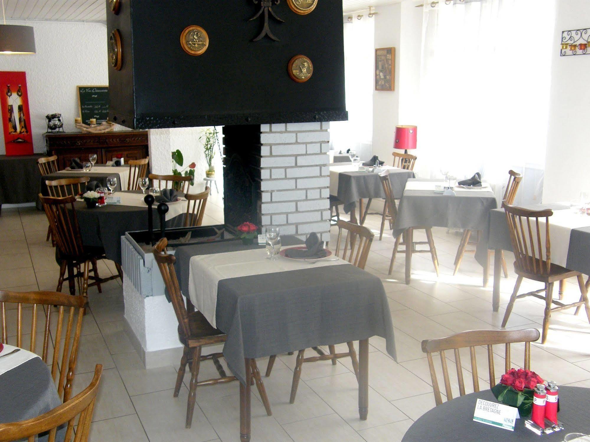 Hotel Le Week-End Plouider Bagian luar foto